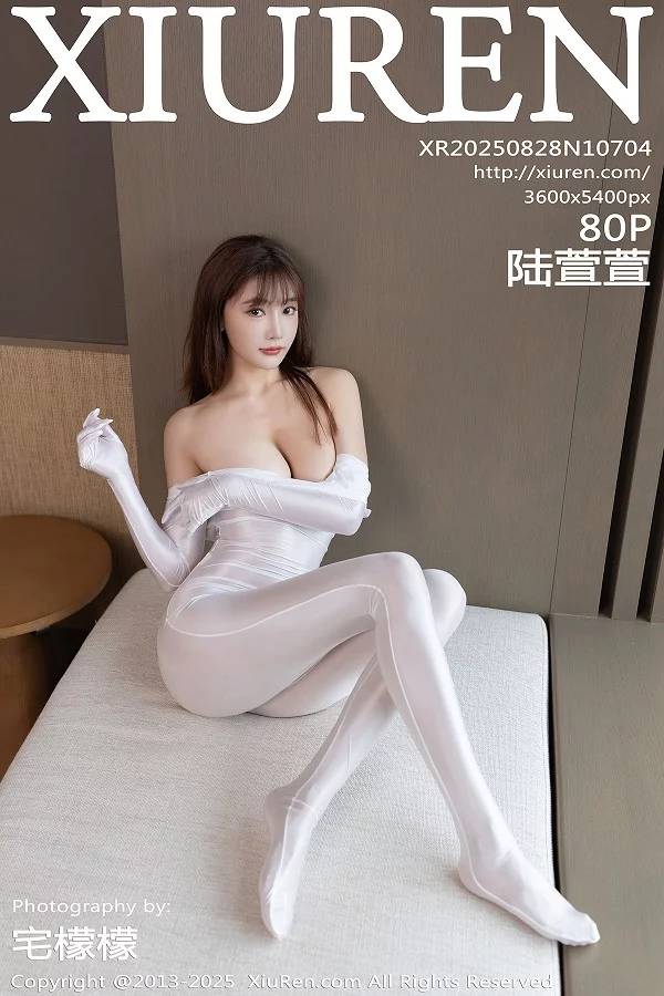 [XiuRen秀人网]No.10704_模特陆萱萱性感白色情趣旗袍露白色连体衣秀完美身材诱惑写真80P