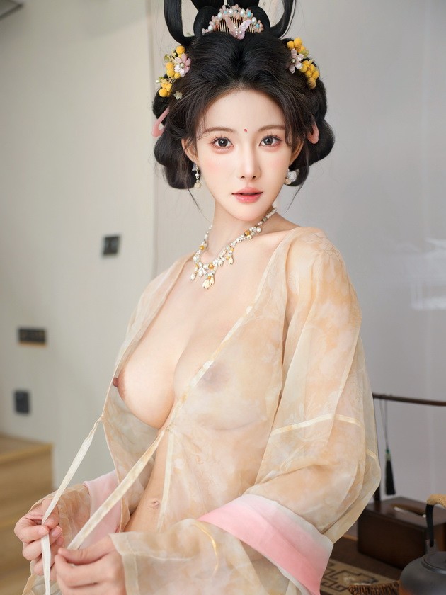 梨霜儿 – NO.004《唐装》[112P-459.2M]