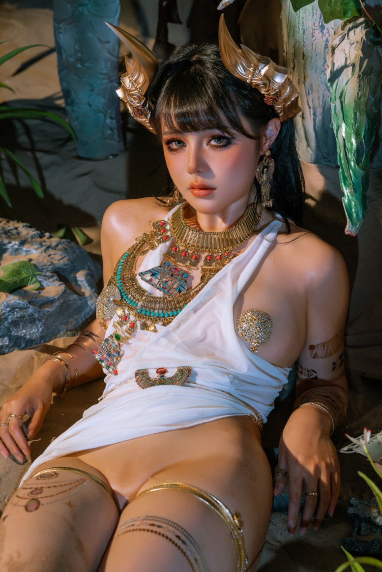 云溪溪 – 七月喵子 – NO.47 伊庇斯·拉 [18P-299MB]