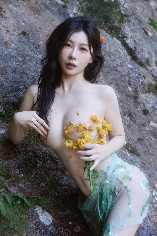 003.尹甜甜 – 内购无水印 户外小溪[73P-419.4M]