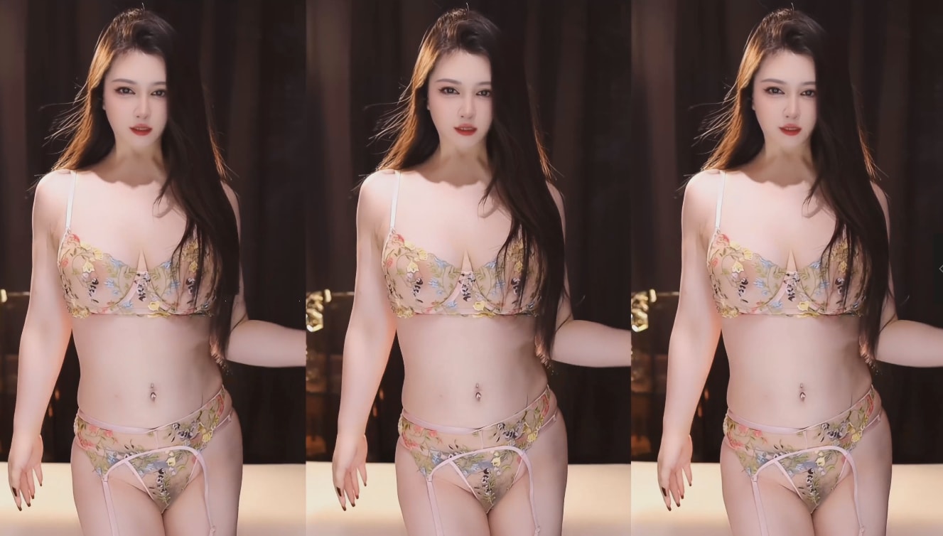 【舞】网易CC-妃儿baby-奢华透视定制[2V-553MB]