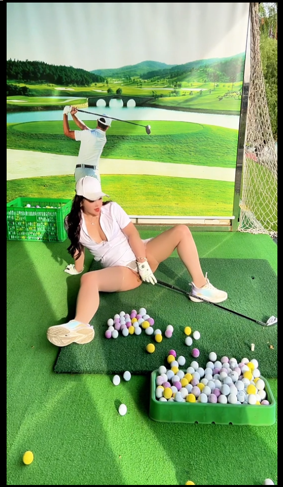 【永久会员专享】 王婉悠 高尔夫漏花絮视频36分钟 超长时间